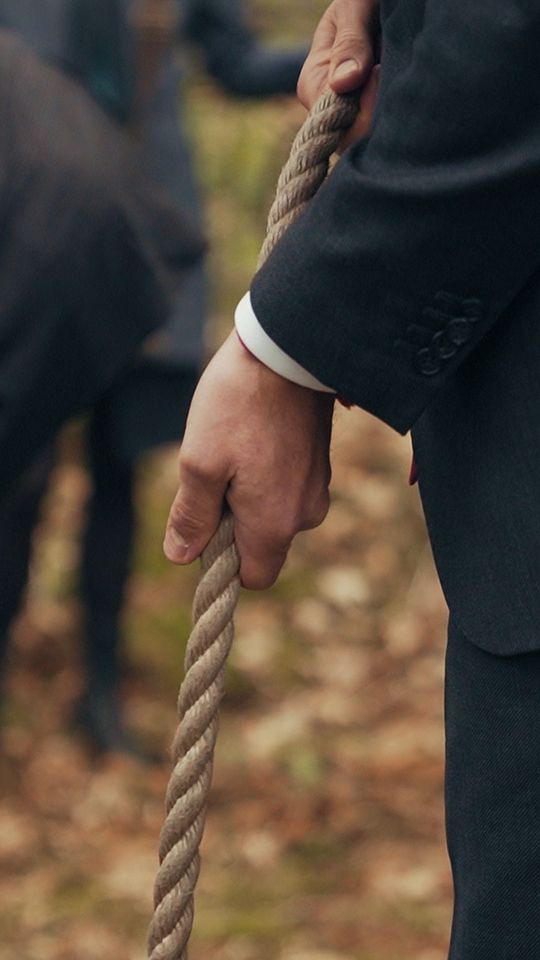 Uitvaart laten filmen tijdens begrafenis waarbij dragers de kist begeleiden